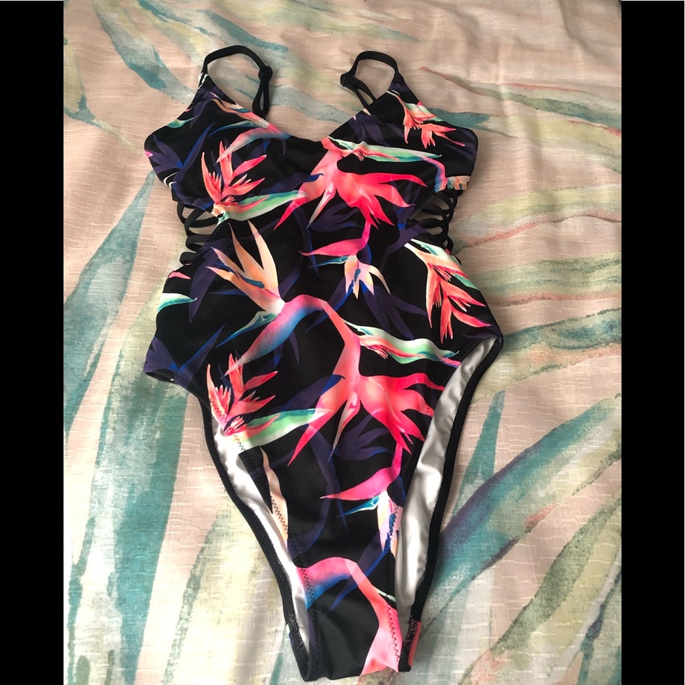 VS tropical swim